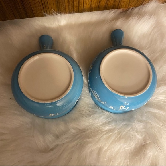 Omvovso blue and white porcelain handled soup bowls and plates - Picture 5 of 15